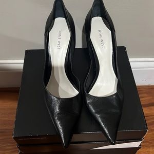 Women’s black heels pointed toe